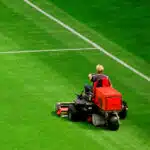 Sportrasen – Mähen des Spielfelds